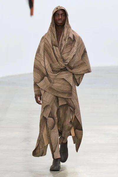 Look 40